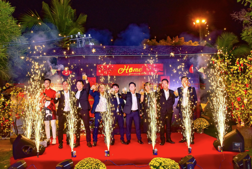 Chụp hình year end party tại TP.HCM uy tín và chuyên nghiệp