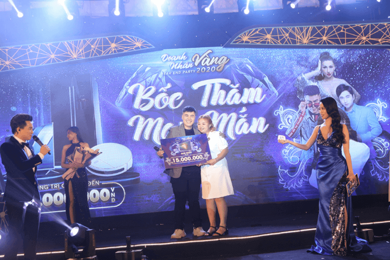 Chụp hình year end party tại TP.HCM uy tín và chuyên nghiệp